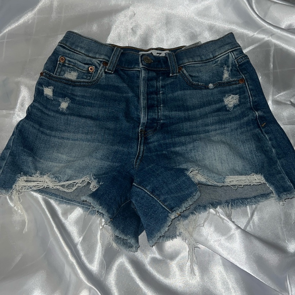 DAZE Jean shorts size 26 *medium wash*